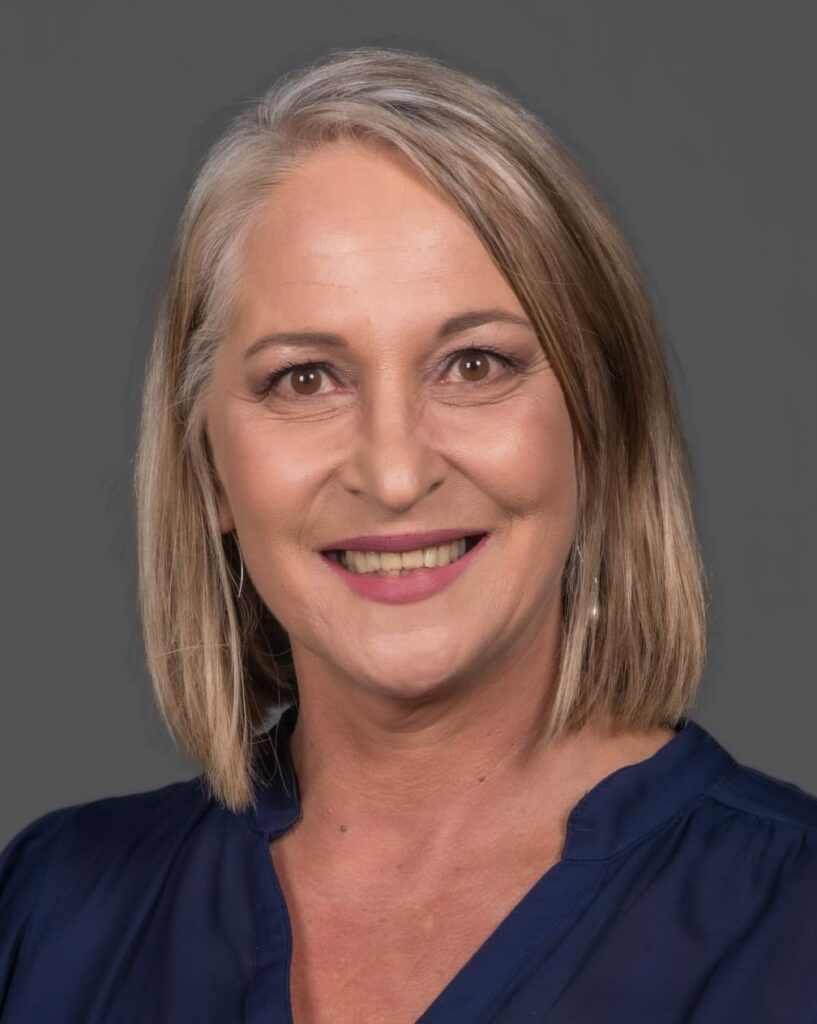 Elza Mackinnon